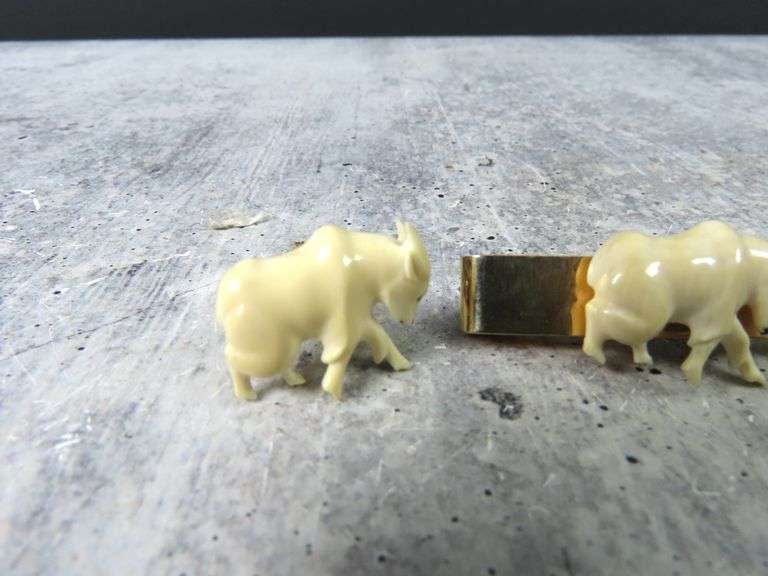 Unique Vintage Bull Tie Clip & Cufflink Set