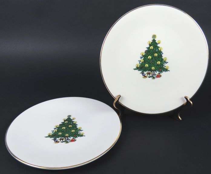 Lot of 2 -1982 BC Clark Christmas Dinner Plates
