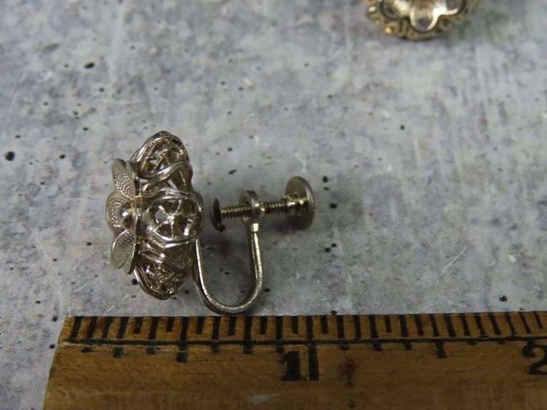 Gold Tone Flower Screwback Earrings