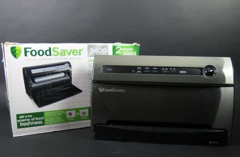 Foodsaver Model V3840 Vacuum Sealing System in Box