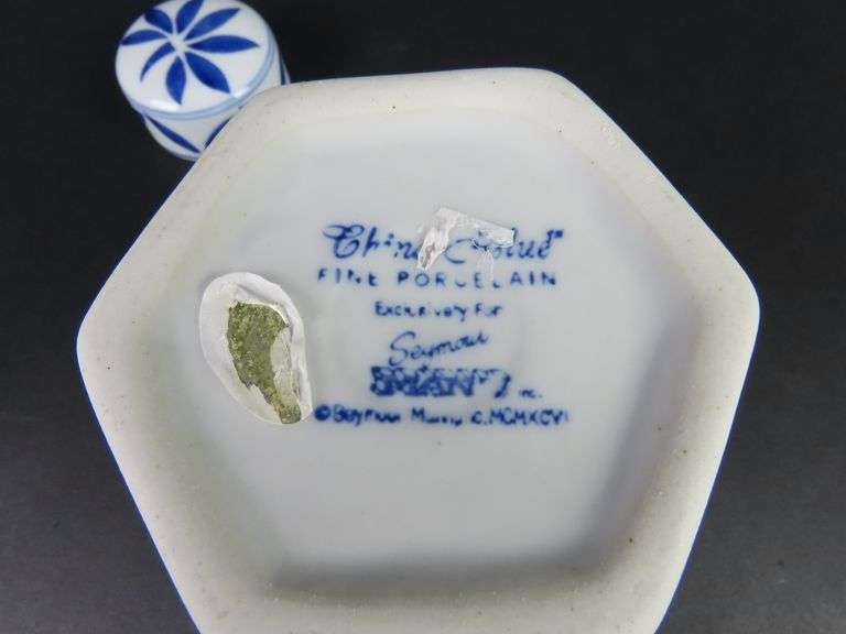 Fine Porcelain Blue & White Lidded Ginger Jar