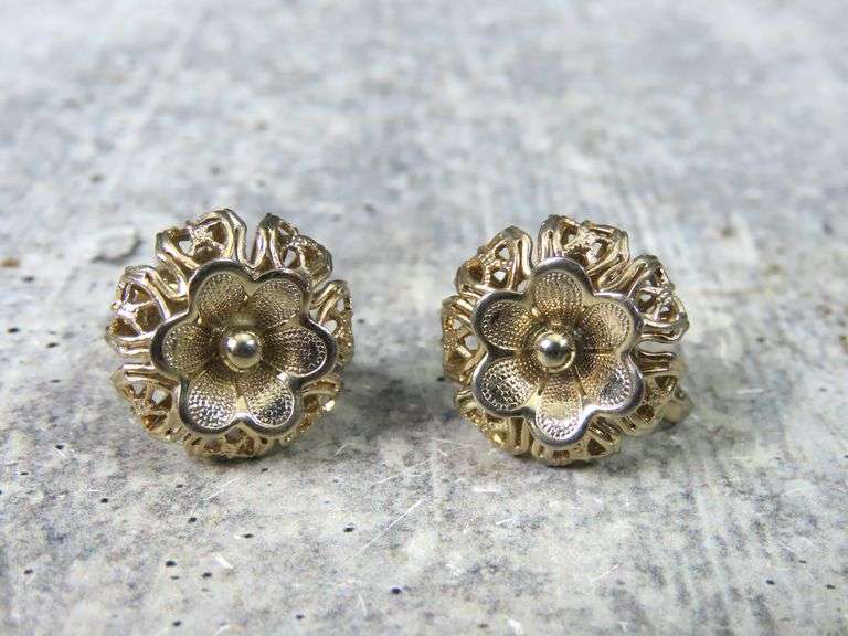 Gold Tone Flower Screwback Earrings