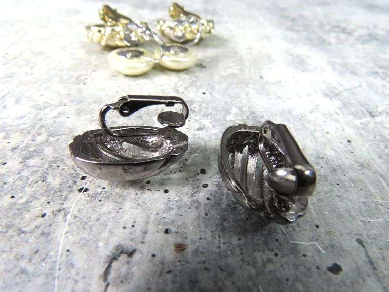 5 Pairs of Vintage Clip Earrings