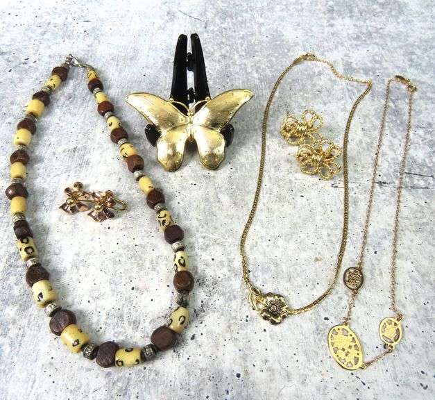 Lot of Vintage Costume Jewelry with Necklaces & Earrings