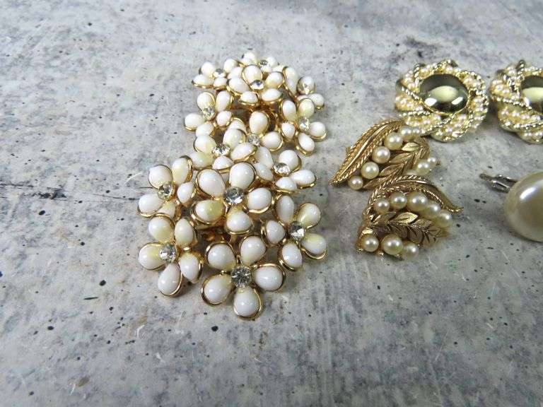 5 Pairs of Vintage Clip Earrings