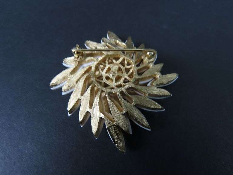 Vintage Trifari Brooch