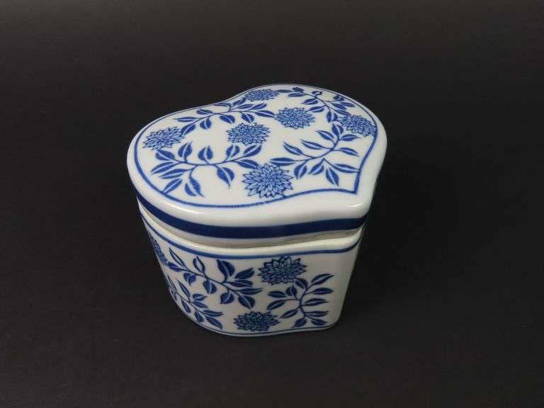 Lidded Porcelain Blue & White Trinket Box