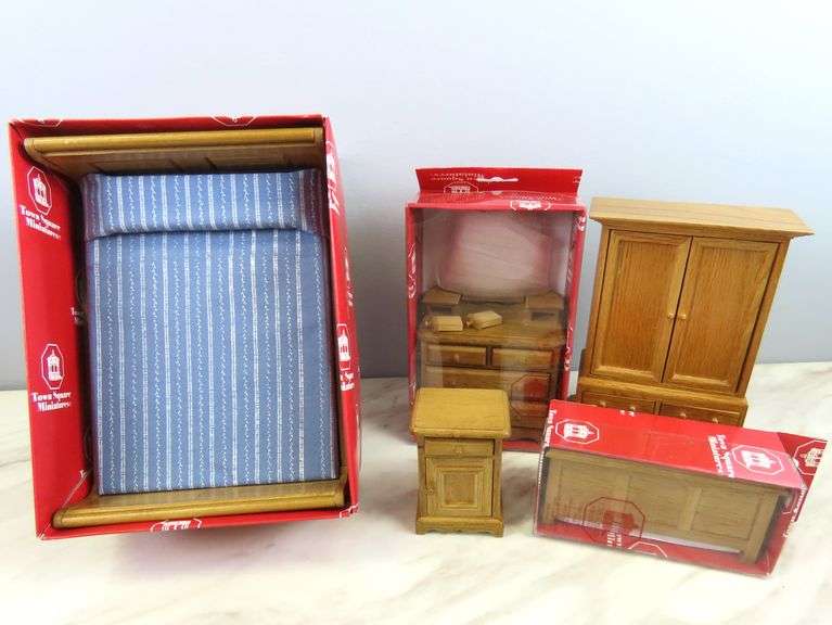 Lot of Town Square Miniatures Doll House Furniture