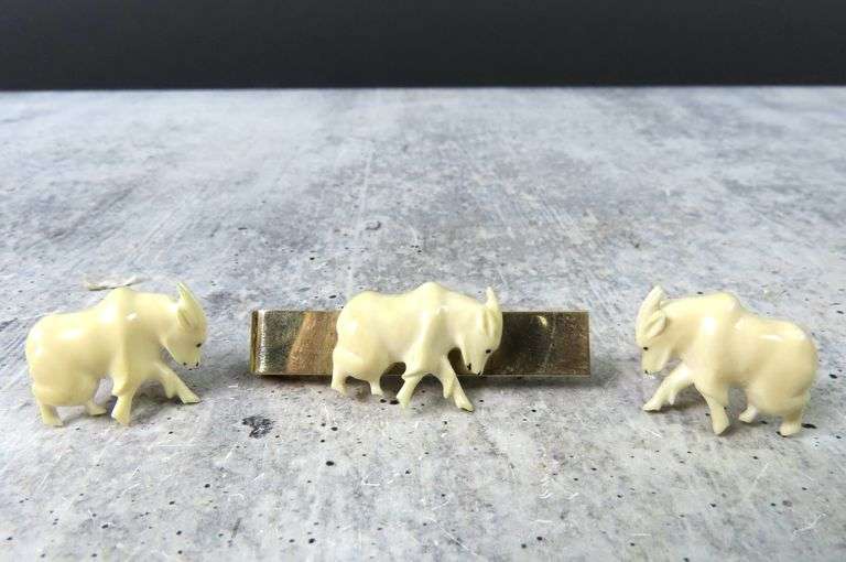 Unique Vintage Bull Tie Clip & Cufflink Set