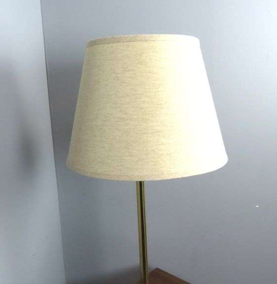 Awesome Retro Table Lamp with Magazine Rack