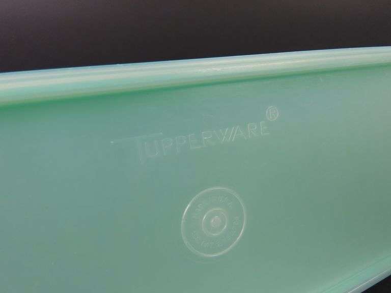 Vintage Tupperware Celery Container