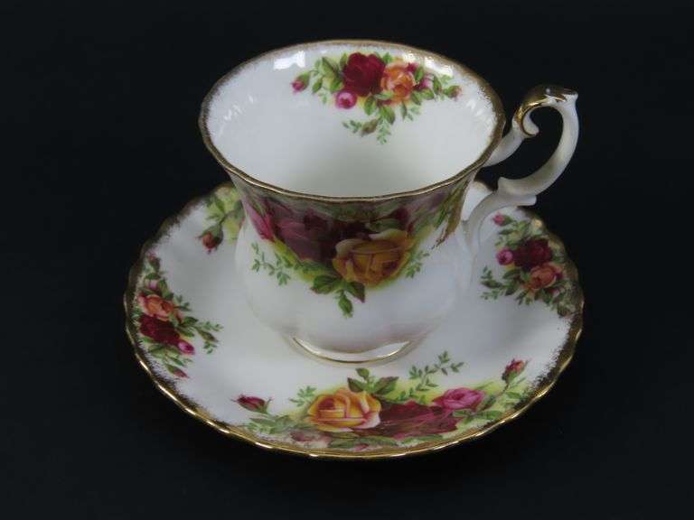 Royal Albert "Old Country Roses" Teacup & Saucer  - Made in England