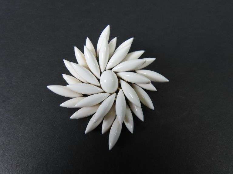Vintage Trifari Brooch