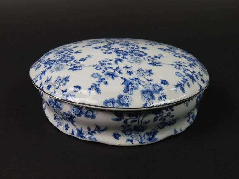 Evum Eternal Rose Collection Round Blue & White Trinket Box