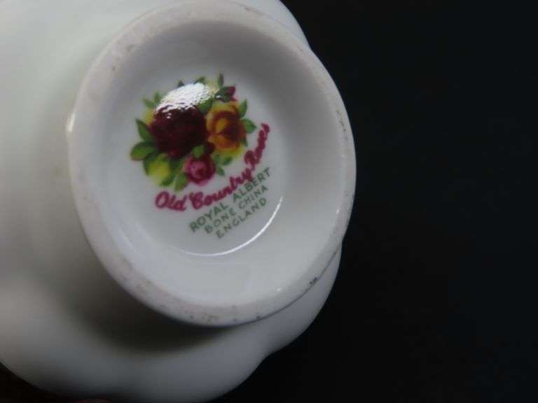 Royal Albert "Old Country Roses" Teacup & Saucer  - Made in England