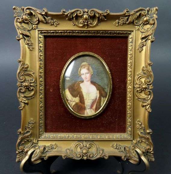 Vintage Cameo Creations Wall Hanging