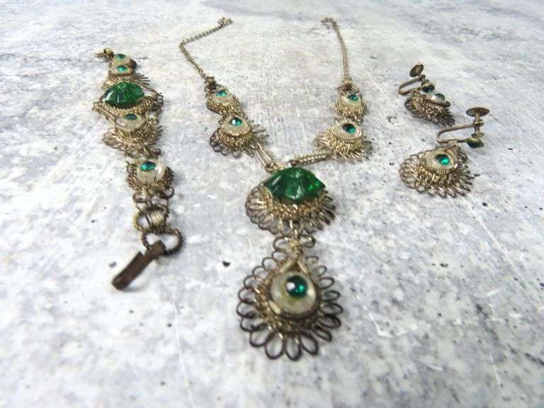 Stunning Antique Necklace, Bracelet & Screwback Earring Set