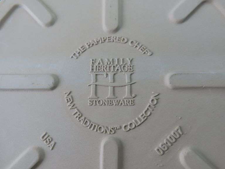 The Pampered Chef New Traditions Collection Stoneware Baking Dish