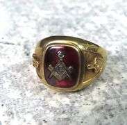 10K Gold Masonic Ring - Size 9.5 - 5.6g