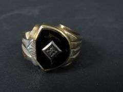 Men's 10K Gold Ring with Onyx - Size 10 - 8.5g