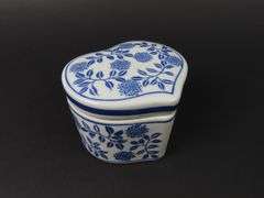Lidded Porcelain Blue & White Trinket Box