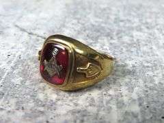 10K Gold Masonic Ring - Size 9.5 - 5.6g