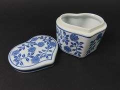 Lidded Porcelain Blue & White Trinket Box