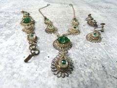 Stunning Antique Necklace, Bracelet & Screwback Earring Set