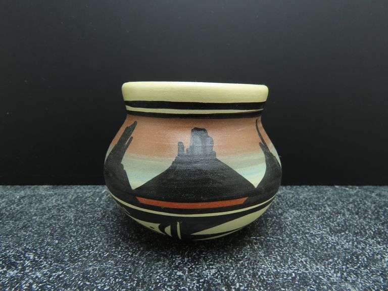 Small Cedar Mesa Southwestern Pottery Vase