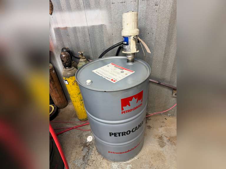Lot of Graco Fire-Ball 300 Air Powered Pump and 205L Drum of Duron UHP 5W-40