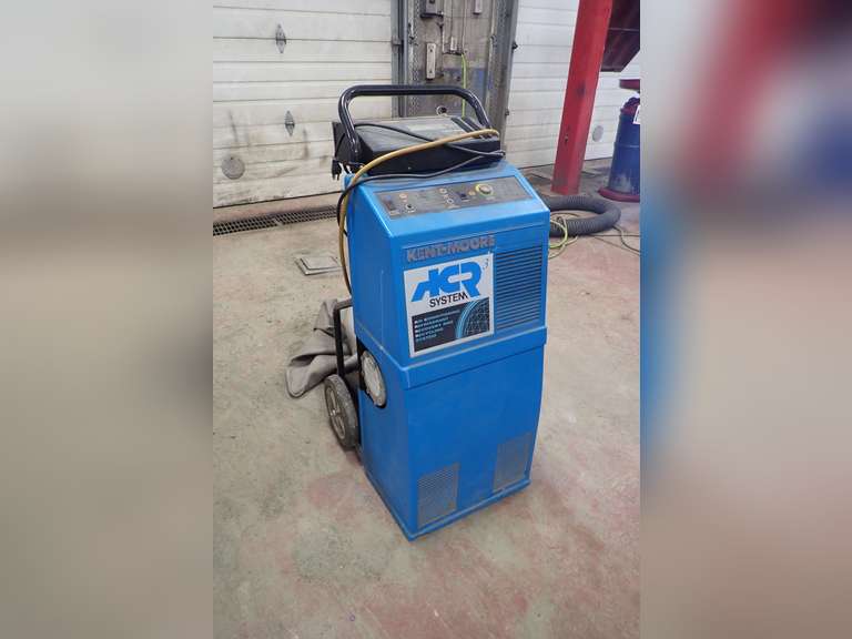 Kent-Moore J 38100-C Airc Conditioning Refrigerant Recovery and Recyling System.