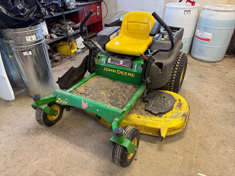 John Deere Z425 Zero Turn Lawn Mower, 249 Hrs Showing, VIN M0Z425J066292