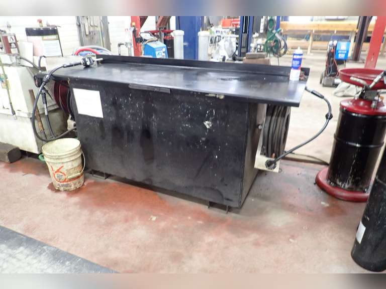 Lube Bench w/(2) Hose Reels.