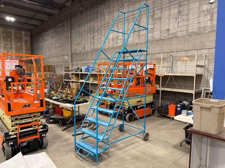 10-Step Mobile Warehouse Stairs