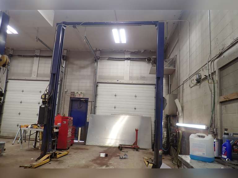 1998 Rotary SPO9EH2 9,000lbs Capacity 2-Post Hoist. **LOADING SPECIAL TERMS**