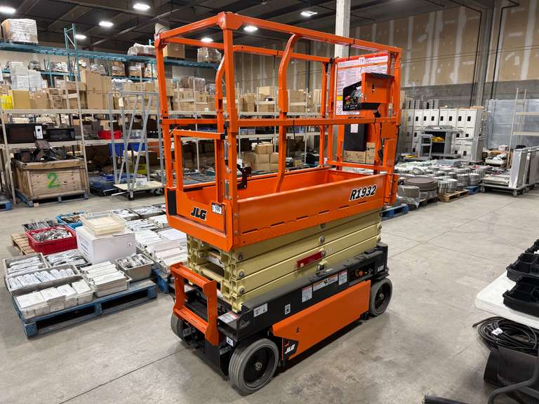 2024 JLG R1932 Electric Scissor Lift, Platform Height: 19 ft., 2hrs Showing