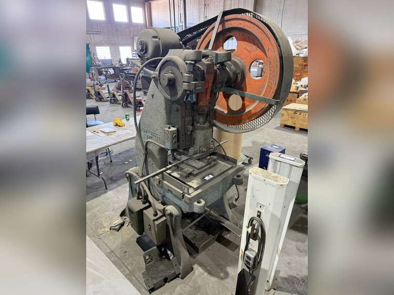 Brown Boggs 15L 40-Ton Punch Press