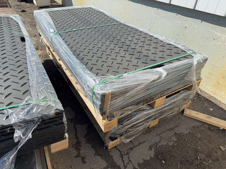 Lot of (30) 41.5” X 94.5” Plastic Interlocking Matting