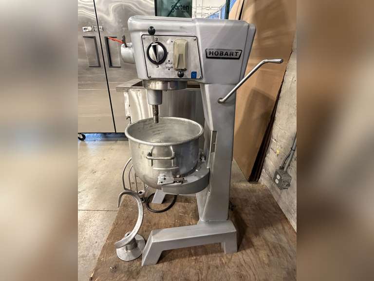 HOBART D-300 30 QT MIXER
