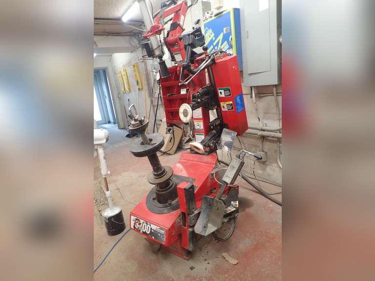 2013 Hunter TC3710E Tire Machine. SN 3283.