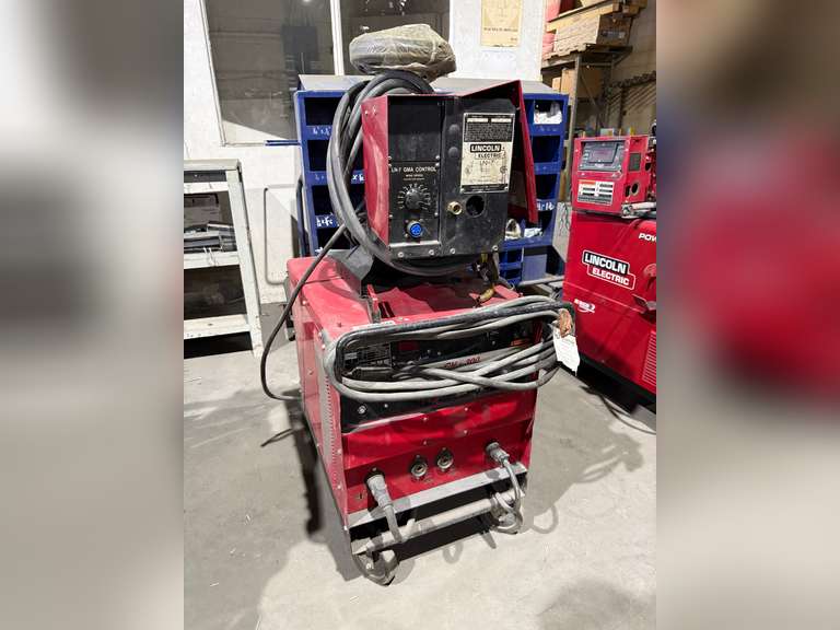 Lincoln Electric CV-300 Welder w/ Lincoln Electric LN-7 Wire Feed