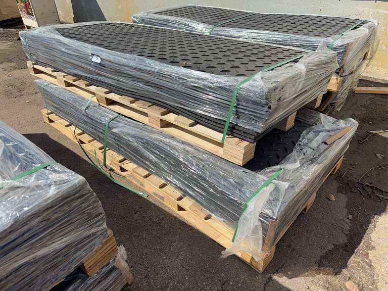 Lot of (30) 41.5” X 94.5” Plastic Interlocking Matting