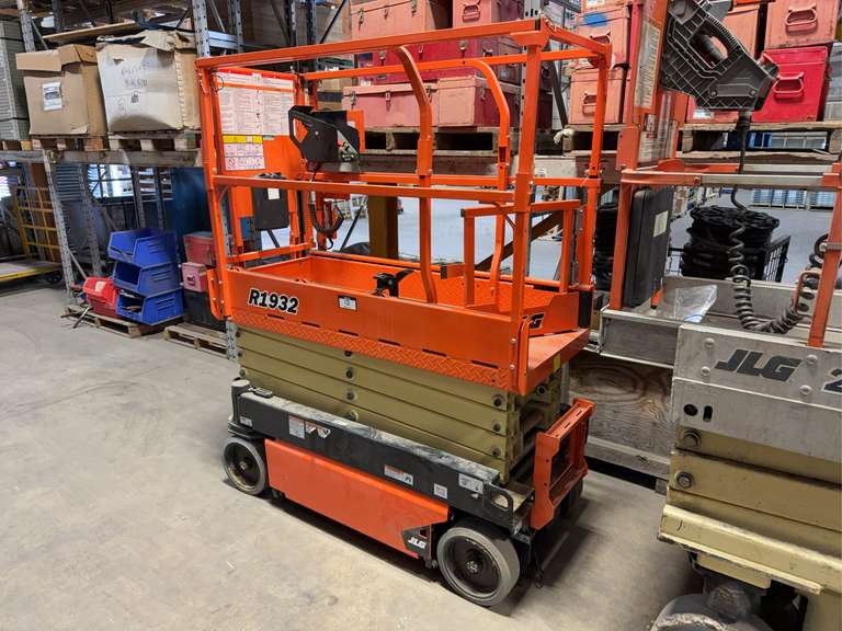 2024 JLG R1932 Electric Scissor Lift, Platform Height: 19 ft., 2hrs Showing