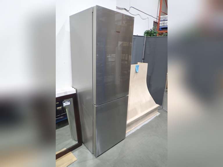 Bosch B10CB80NVS 23.5" 10cuft Top Refrigerator/Bottom 3-Drawer Freezer.