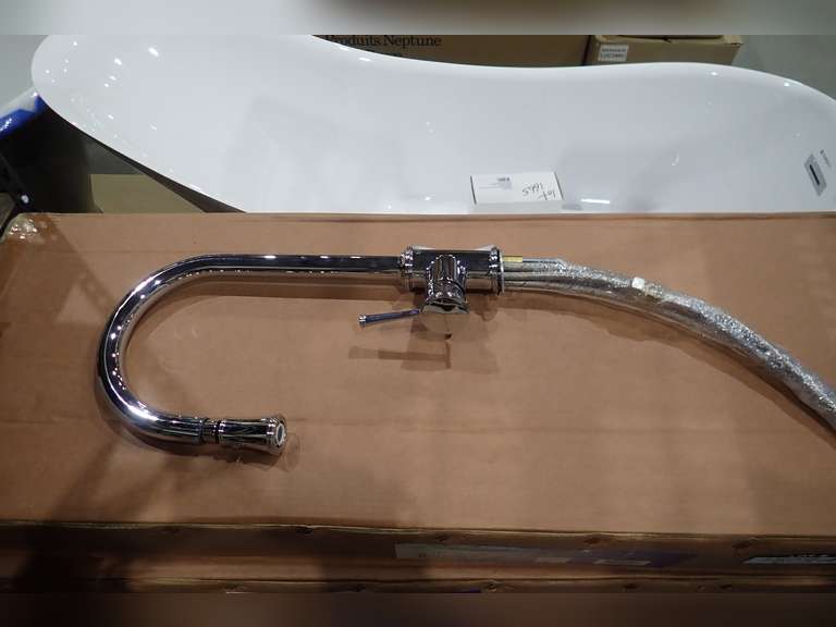 DISPLAY Newform Arced Pull-Down Kitchen Faucet.