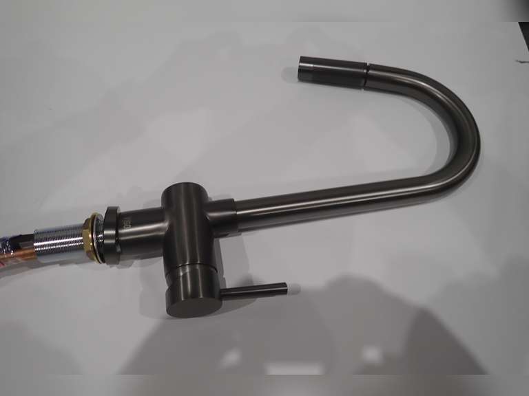 DISPLAY Vigo Arced Pull-Down Kitchen Faucet.