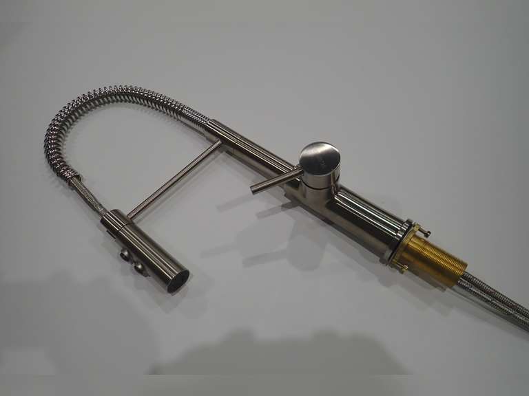 DISPLAY Blanco Arced Pull-Down Kitchen Faucet.