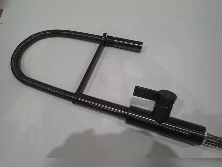 DISPLAY Newform Arced Pull-Down Kitchen Faucet.
