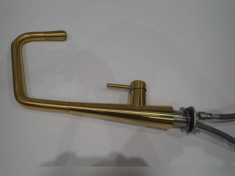 DISPLAY Arced Pull-Down Kitchen Faucet- MISSING WATER SUPPLY LINES.