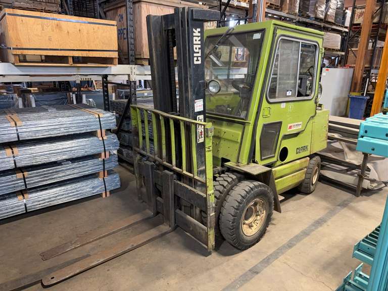 Clark GPS30MC Enclosed Cab LPG Forklift, 4,900lb. Capacity